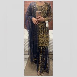 BNWT Navy & Gold Embroidered Formal/Bridal Pakistani Outfit – Size M